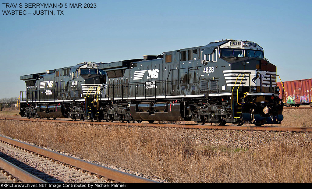 NS AC44C6M Units 4628 and 4644